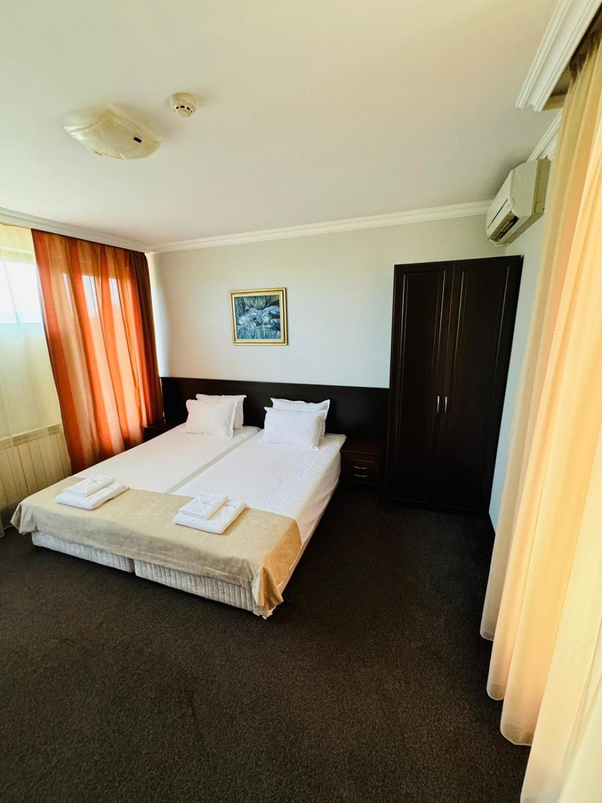 Hotel-Restaurant Almond 卡尔洛沃 外观 照片