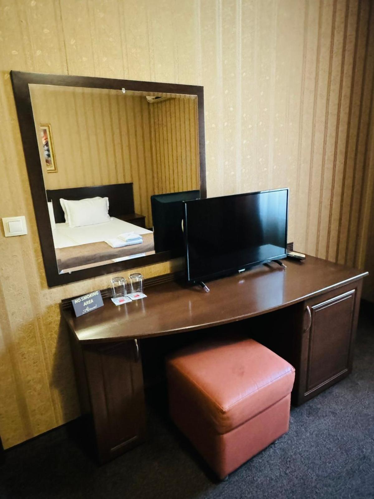 Hotel-Restaurant Almond 卡尔洛沃 外观 照片