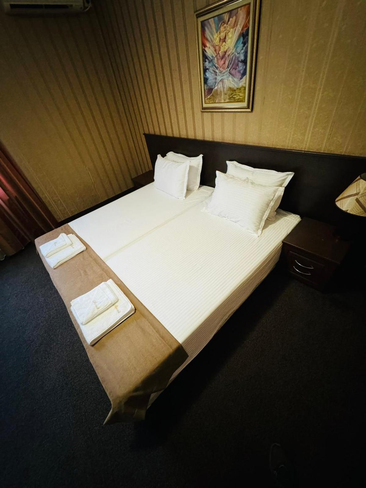 Hotel-Restaurant Almond 卡尔洛沃 外观 照片
