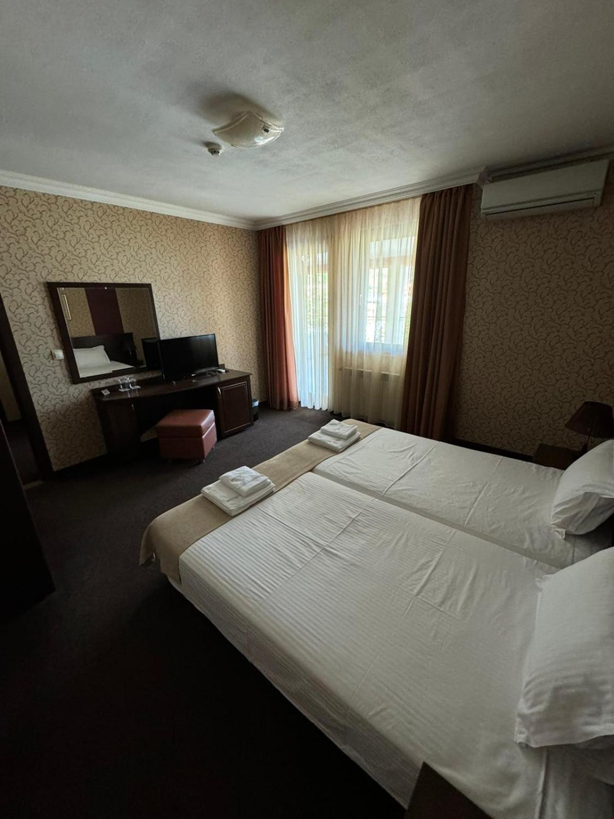 Hotel-Restaurant Almond 卡尔洛沃 外观 照片