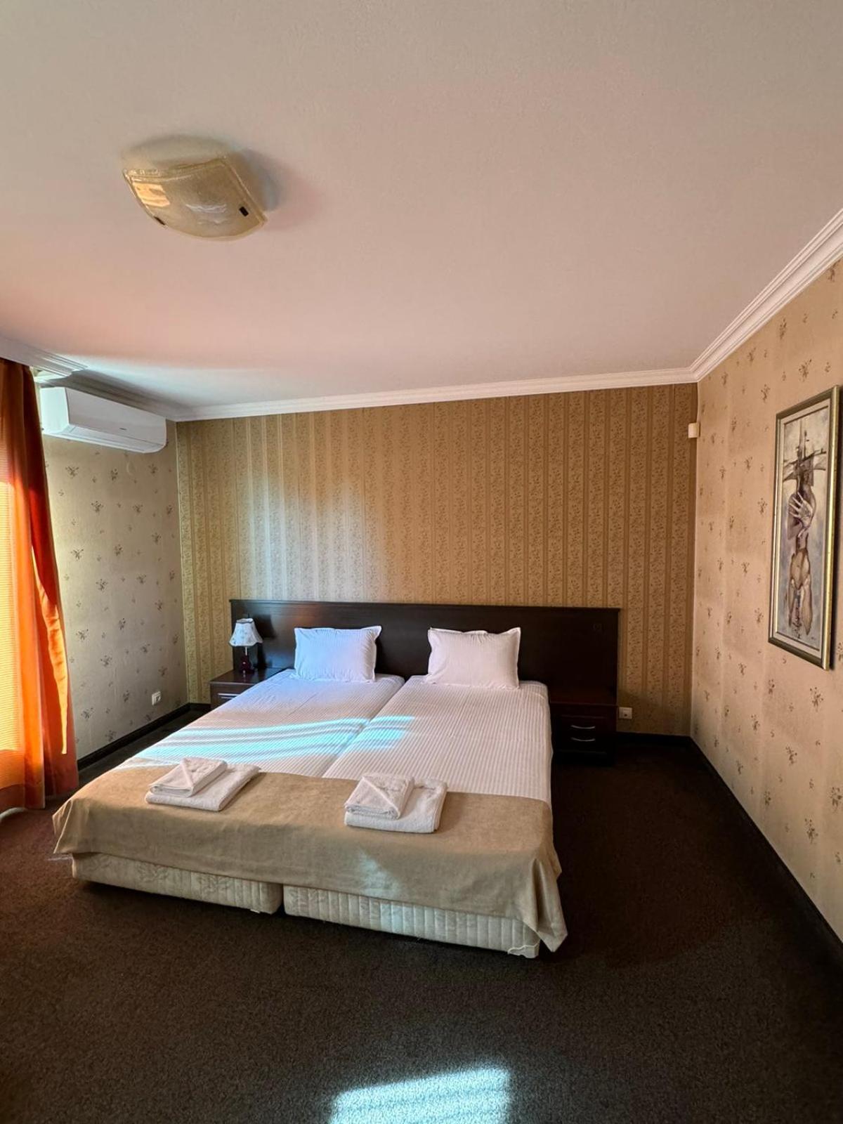 Hotel-Restaurant Almond 卡尔洛沃 外观 照片