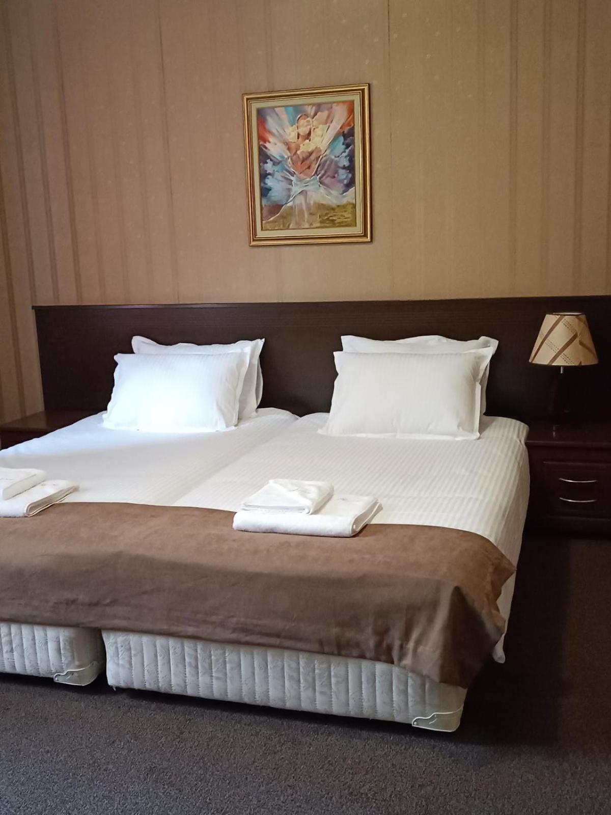 Hotel-Restaurant Almond 卡尔洛沃 外观 照片