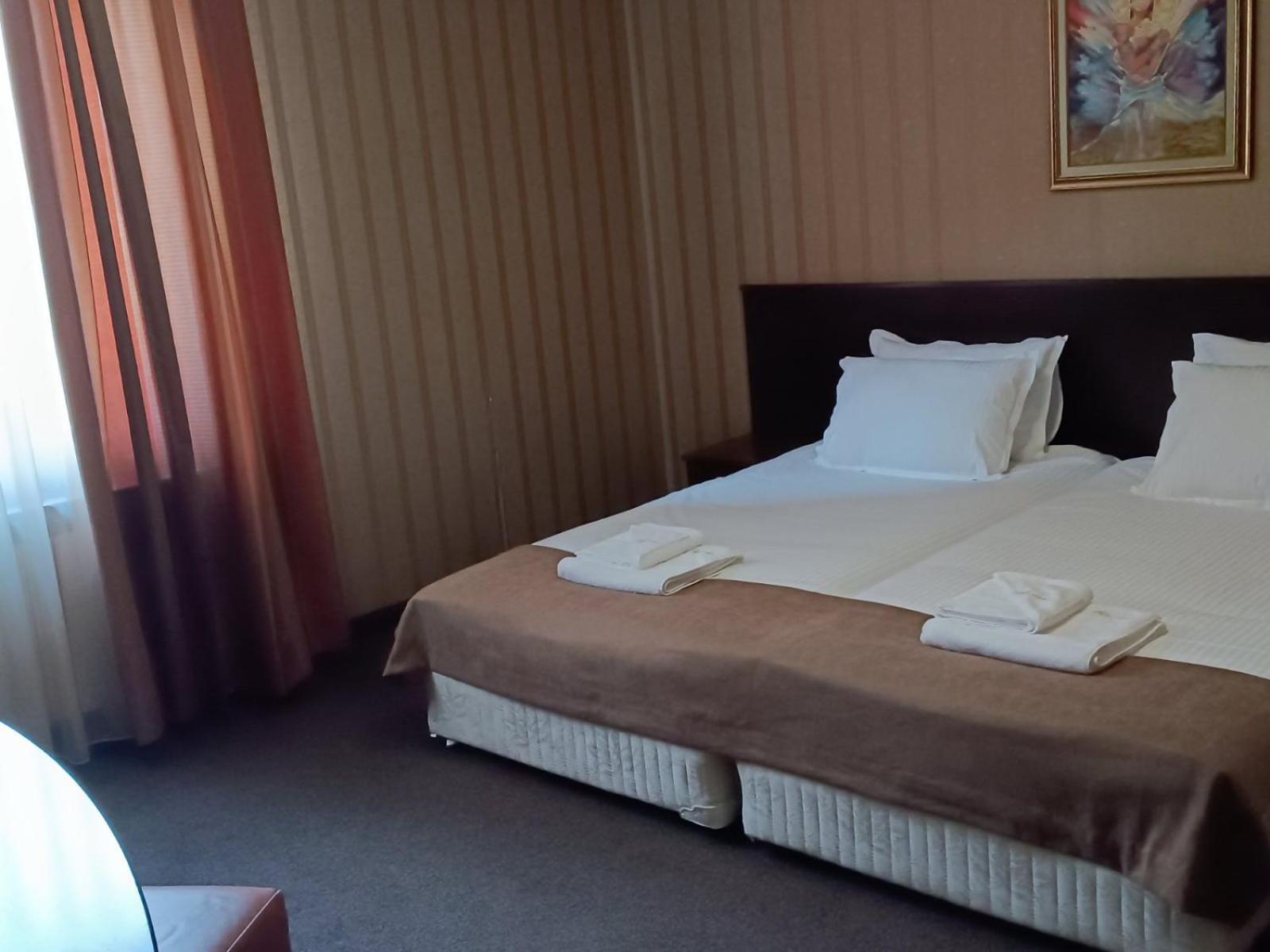 Hotel-Restaurant Almond 卡尔洛沃 外观 照片